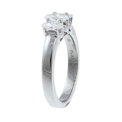 Platinum 1ct TDW Oval-cut Diamond 3-stone Ring (H-I, I1-I2) (Size 7)