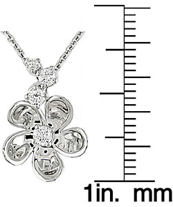 18k White Gold 1/4ct TDW Diamond Flower Necklace (G, VS2)