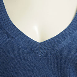 Lusso Women's V-neck Cashmere Sweater