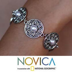 Sterling Silver 'Moon Flower' Pearl Bracelet (Indonesia)