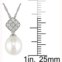 14k Gold Pearl and 1/6ct TDW Diamond Necklace (7-8 mm)