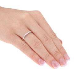 10k White Gold 1/10ct TDW Diamond Ring (I-J. I2)