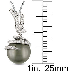 14k White Gold Tahitian Pearl and 1/3ct TDW Diamond Necklace (H-I, I1-I2)