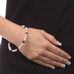 Sterling Silver White Freshwater Pearl and Onyx Bangle Bracelet (5-7 mm)