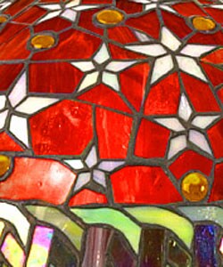 Tiffany-style Red Star Table Lamp
