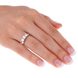 14k White Gold 1ct TDW Diamond Three-Stone Ring (H-I/ I1-I2)