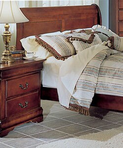 Claremont Cherry 2-piece Queen-size Bedroom Set