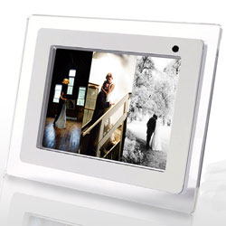 Slim 7-inch Widescreen LCD Digital Picture Frame