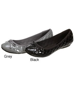 Report Shoes Flats on Report Vaughn Women S Quilted Ballet Flats   Overstock Com