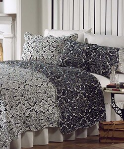 Larson Black/ White Quilt Set