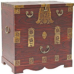 Oriental Brass-trimmed Cedar/ Hope Chest