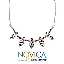 Sterling Silver 'Meadow' Garnet Necklace (Indonesia)