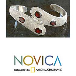 Sterling Silver Garnet 'Beachcomber' Bracelet (Indonesia)