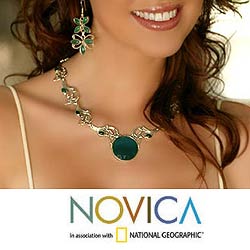Sterling Silver 'Ivy Moon' Green Agate Necklace (Indonesia)