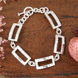 Sterling Silver Hammered Open Door Link Bracelet (Mexico)