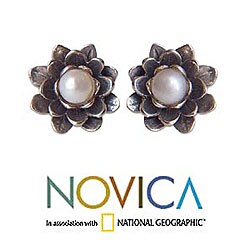 Sterling Silver 'White-eyed Lotus' Pearl Earrings (5 mm) (Indonesia)