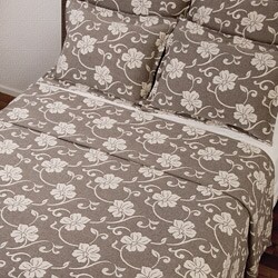 Isadora Khaki Matelasse Queen-size Bedspread
