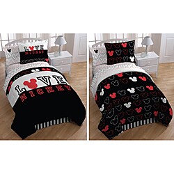 Mickey Mouse 'Love' Full-size 7-piece Reversible Bed in a Bag with Sheet Set