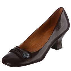 Naya Women's 'Daria' Button Detail Leather Pumps