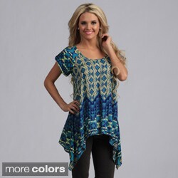 Lola P Women's Challis Print Sharkbite Hem Top