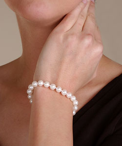 DaVonna 14k Gold Akoya Cultured Pearl Bracelet (7.5-8 mm/ 7 in)