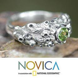 Sterling Silver 'Coral Treasure' Peridot Ring (Indonesia)
