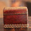 Handcrafted Mango Wood and Brass 'Scarlet Ferns' Repousse Box (India)