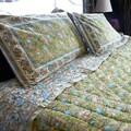 Handmade 'Dhara' Reversible 4-piece King-size Quilt Set (India)