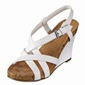 Aerosoles Women's 'At First Plush' White Wedge Sandals