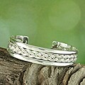 Handcrafted Alpaca Silver 'Braided Center' Cuff Bracelet (Mexico)