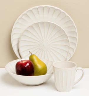 Dinnerware table setting