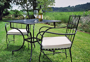 Bistro Tables for Outdoor Dining | Overstock.com