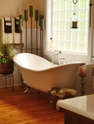 Bathroom Tubs on Old Fashioned Bath Tub