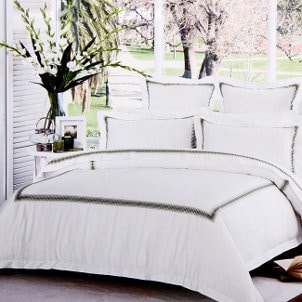 Bedspreads White on Bedding Trends Come And Go Stay In Style By Recreating The Bedding