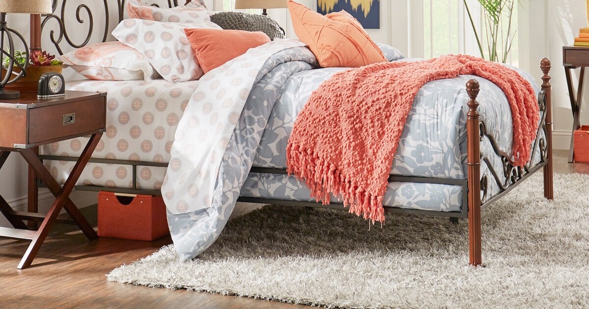 How to Choose an Area Rug for Your Bedroom