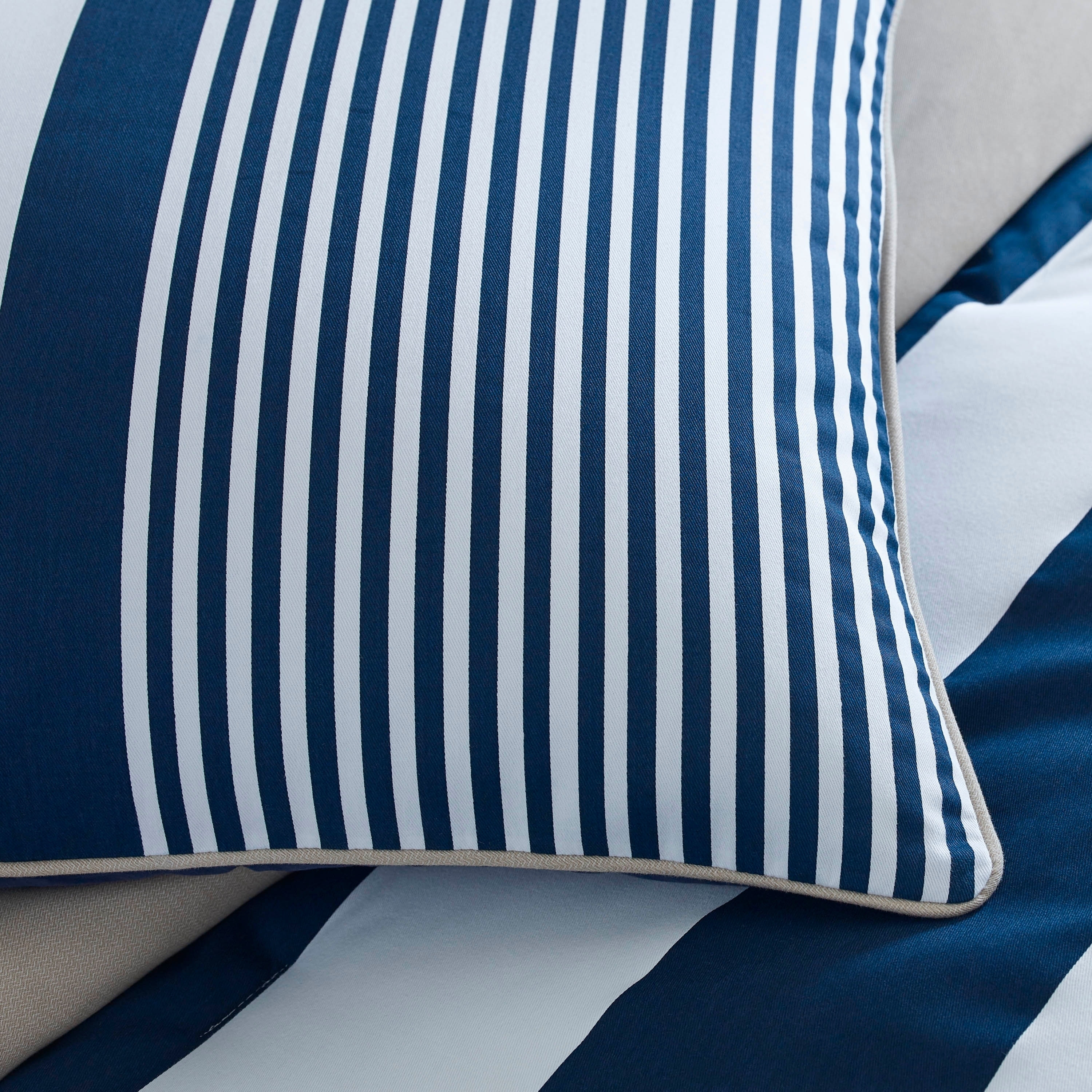 Izod Classic Stripe 4 Piece White Blue And Khaki Comforter Set On Sale Overstock 11153070