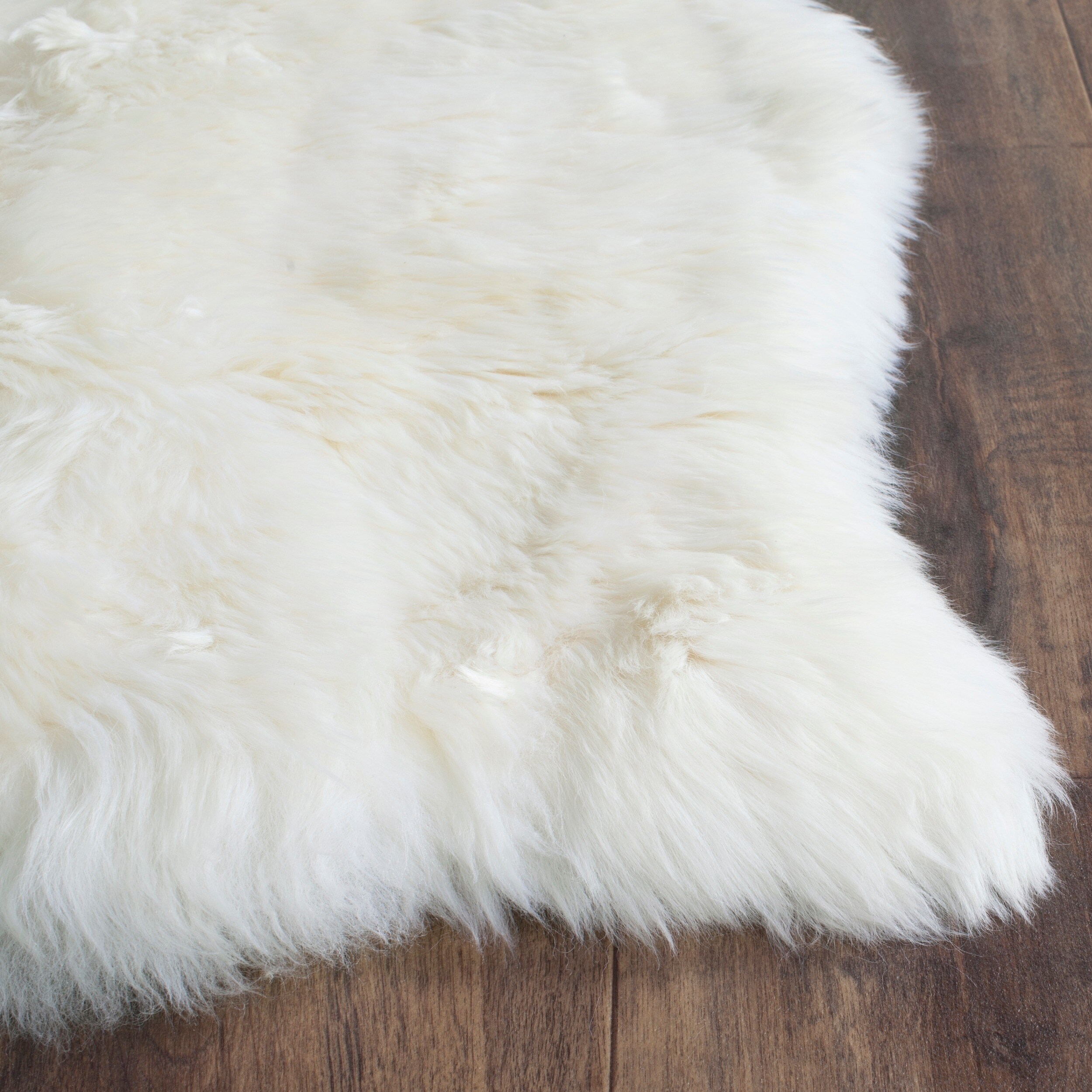 Shop Safavieh Hand Woven Sheepskin Pelt White Shag Rug 2 X 3