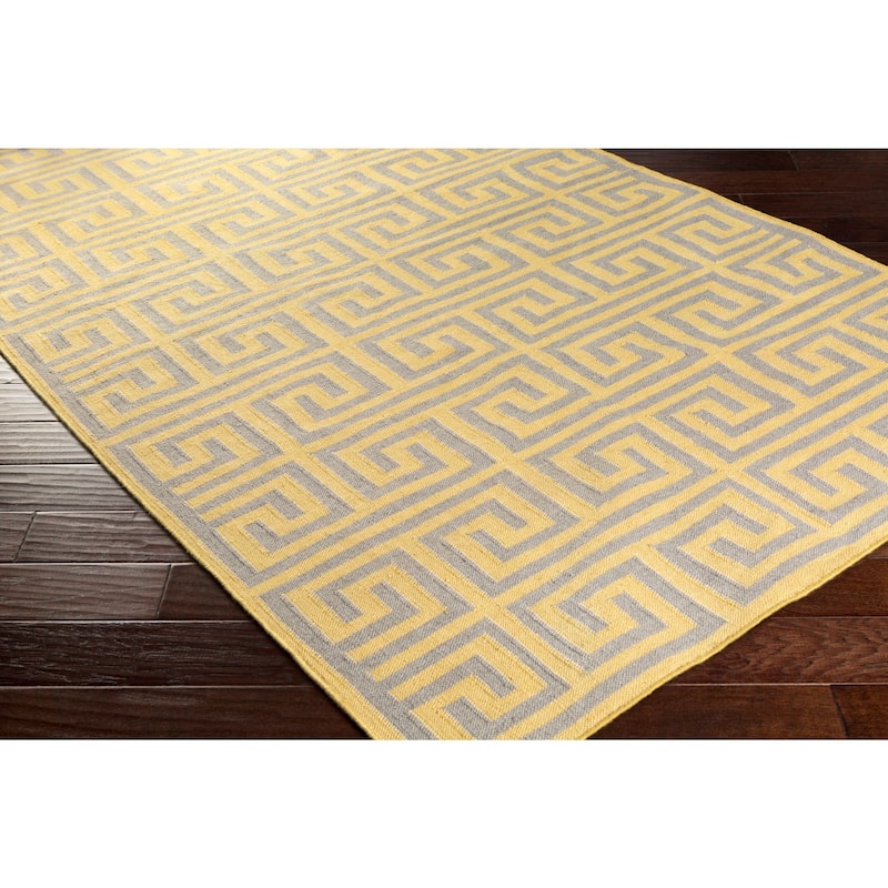 Hand-Woven Solomon Geometric Pattern Indoor/Outdoor Area Rug