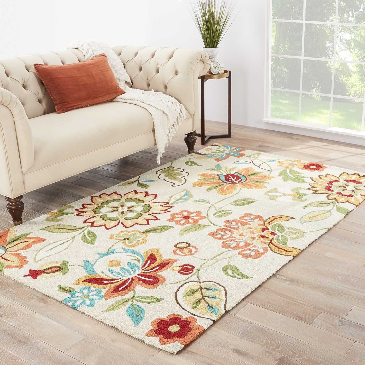 Handmade Floral Neutral Area Rug - 5' x 7'6