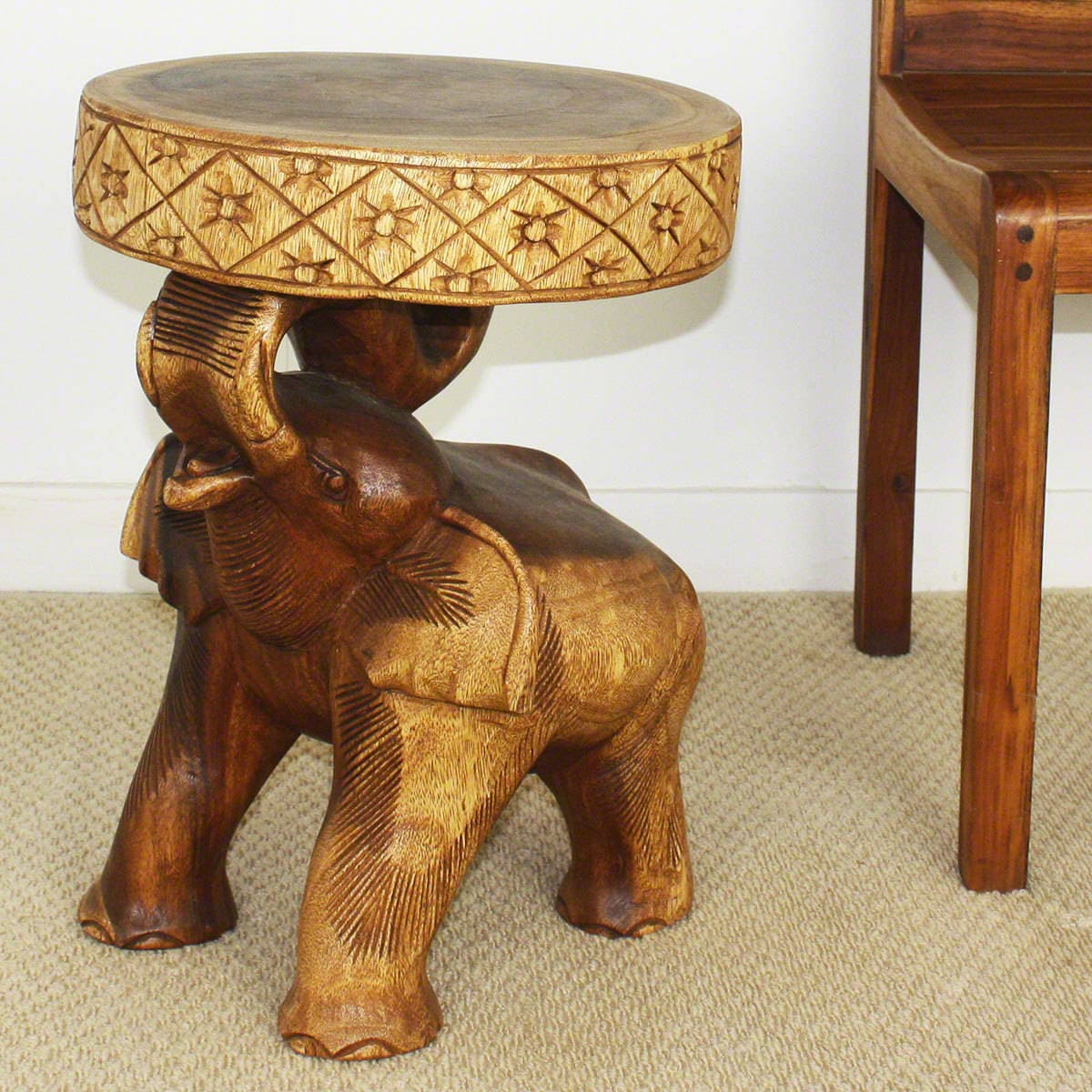Haussmann Elephant 'Chang' Solid Wood End Table - 15 in dia x 20 in H - Walnut - 15" x 15" 20"
