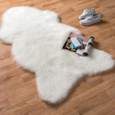 Alexander Home Asher Faux Fur Sheepskin Area Rug