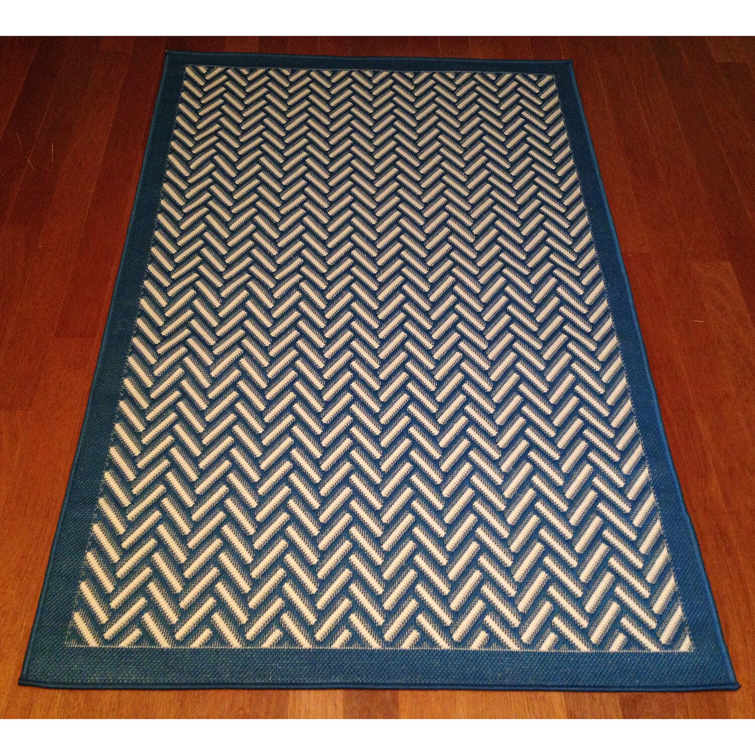 Woven Geometric Blue/ Beige Indoor/ Outdoor Area Rug (3' x 5') 3' x 5