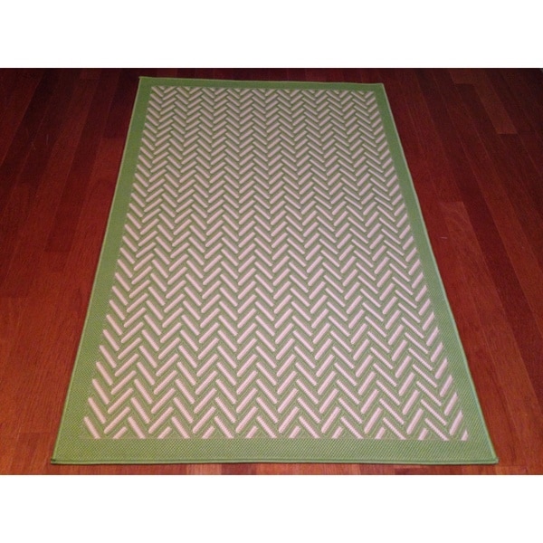 Shop Woven Geometric Green/ Beige Indoor/ Outdoor Area Rug Free