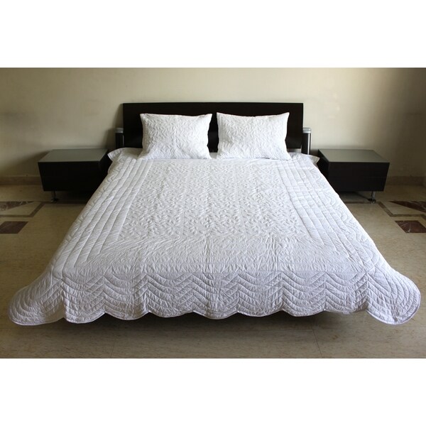 Shop Camille White Cotton 3piece Queen Quilt Set (India) Free Shipping Today