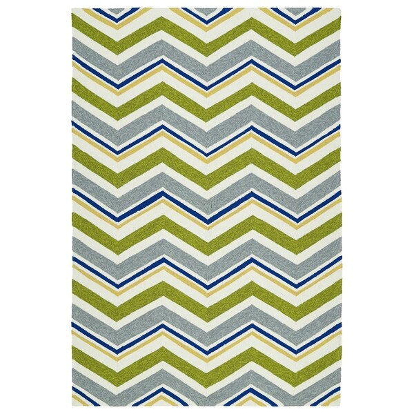 Handmade Indoor/ Outdoor Getaway Green Chevron Rug - 5' x 7'6"
