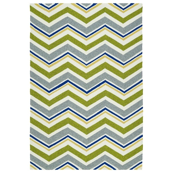 Handmade Indoor/ Outdoor Getaway Green Chevron Rug (2' x 3') - 2' x 3'