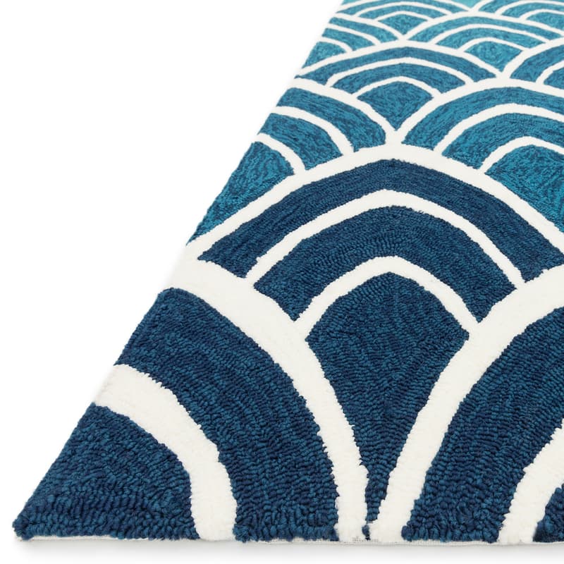Alexander Home Capri Modern Waves Hand-hooked Indoor/ Outdoor Rug