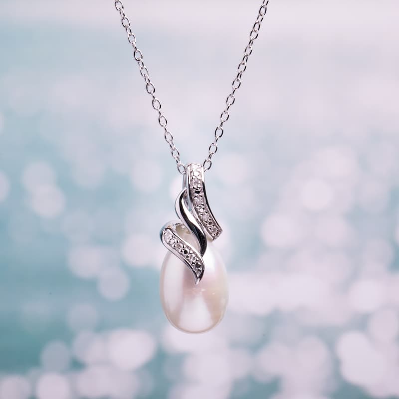 Miadora Sterling Silver Cultured Freshwater White Pearl and Diamond Accent Drop Necklace (9-9.5 mm)
