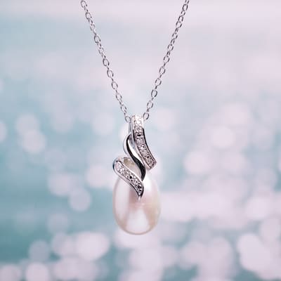 Miadora Sterling Silver Cultured Freshwater White Pearl and Diamond Accent Drop Necklace (9-9.5 mm)