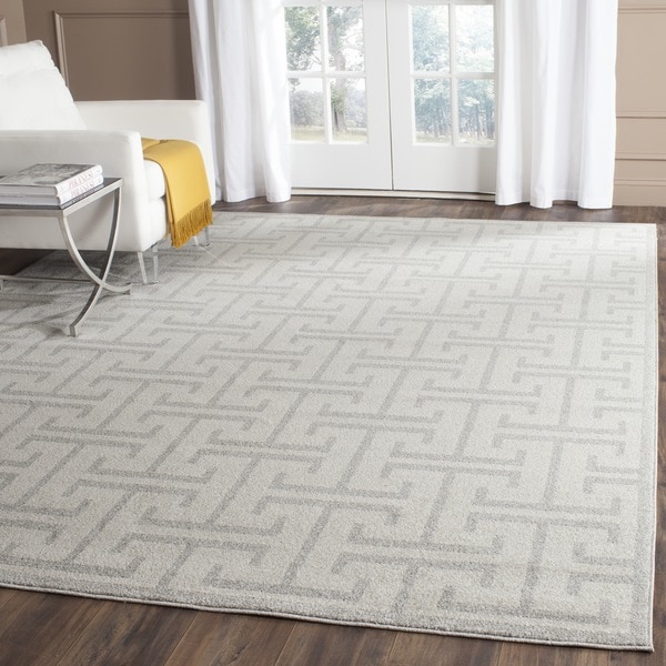 Safavieh Indoor/ Outdoor Amherst Ivory/ Light Grey Rug (8' x 10')